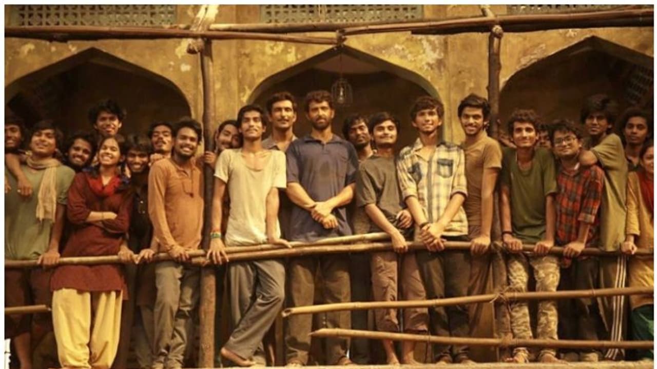 'സൂപ്പര് 30' വിദ്യാര്ഥികളെ പരിചയപ്പെടുത്തി ഹൃത്വിക് റോഷൻ 'സൂപ്പര് 30' വിദ്യാര്ഥികളെ പരിചയപ്പെടുത്തി ഹൃത്വിക് റോഷൻ