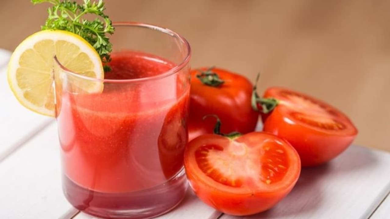 ഉപ്പ് ഇല്ലാത്ത തക്കാളി ജ്യൂസ് പതിവാക്കൂ; ഗുണമിതാണ്... ഉപ്പ് ഇല്ലാത്ത തക്കാളി ജ്യൂസ് പതിവാക്കൂ; ഗുണമിതാണ്...