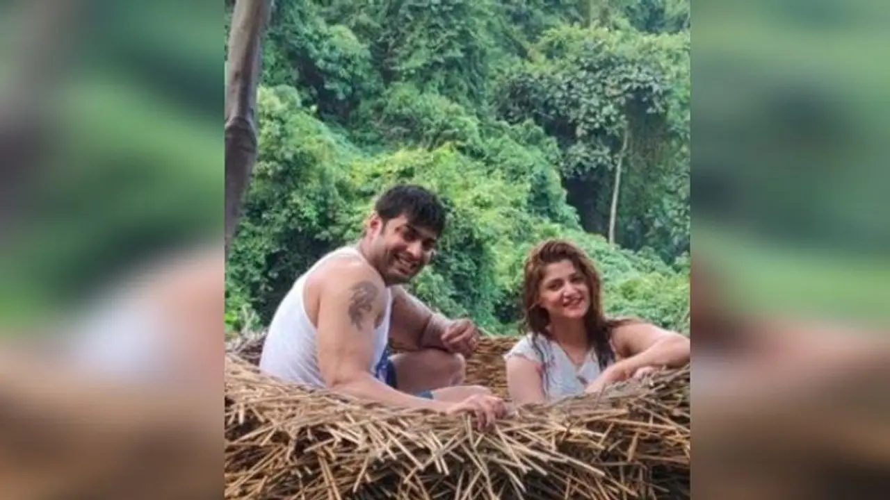 বিয়ের আগেই প্রি হানিমুন, প্রকাশ্যে এল অভিনেত্রীর অন্তরঙ্গ মুহূর্তের ছবি বিয়ের আগেই প্রি হানিমুন, প্রকাশ্যে এল অভিনেত্রীর অন্তরঙ্গ মুহূর্তের ছবি