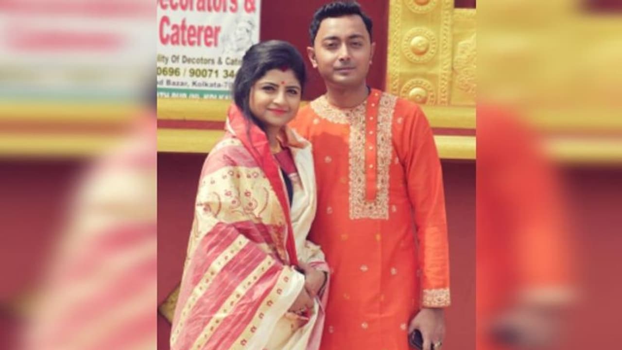 অদিতি দেবরাজের জামাই ষষ্ঠী! সঙ্গীতপ্রেমী শ্বশুর শাশুড়িকে বিশেষ উপহার দিলেন জামাই অদিতি দেবরাজের জামাই ষষ্ঠী! সঙ্গীতপ্রেমী শ্বশুর শাশুড়িকে বিশেষ উপহার দিলেন জামাই