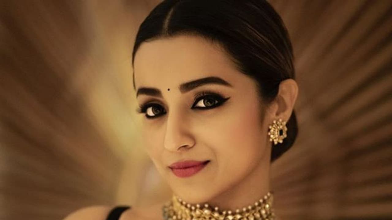 ஜோடி படத்திற்கு த்ரிஷா வாங்கிய சம்பளம் இதுவா? தெரிஞ்ச ஷாக் ஆகிடுவீங்க! ஜோடி படத்திற்கு த்ரிஷா வாங்கிய சம்பளம் இதுவா? தெரிஞ்ச ஷாக் ஆகிடுவீங்க!