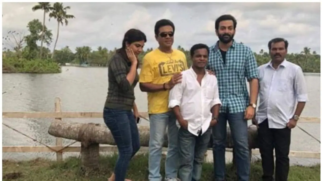 പൃഥ്വിരാജിനൊപ്പമുള്ള ആ യുവ നടൻ ആരാണ്! വൈറലായി ഫോട്ടോ