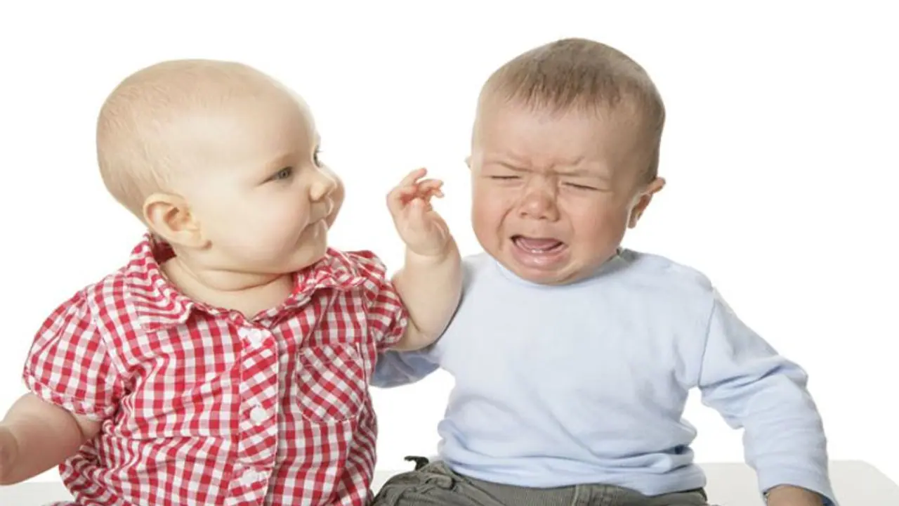 শিশুর গলায় আটকে গেছে মাছের কাঁটা, সমস্যা সমাধানে যা করবেন শিশুর গলায় আটকে গেছে মাছের কাঁটা, সমস্যা সমাধানে যা করবেন