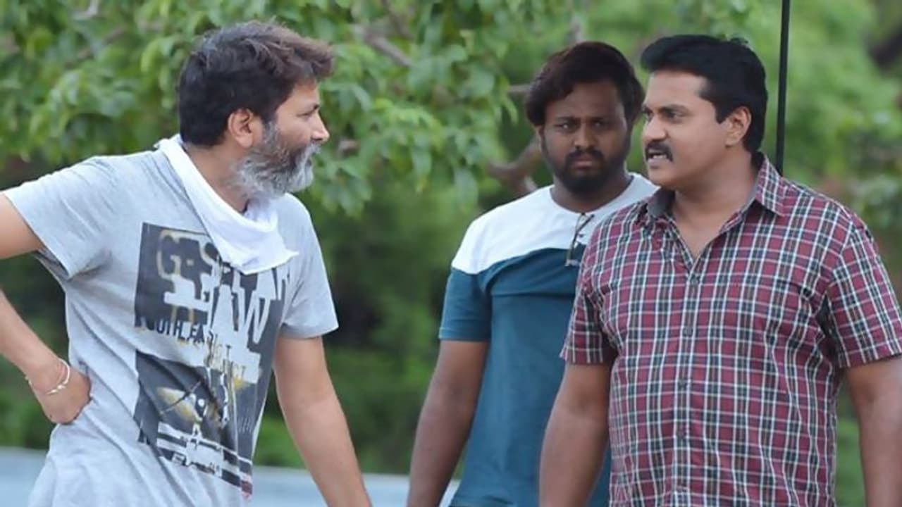 సునీల్ కి హ్యాండ్ ఇచ్చేసిన త్రివిక్రమ్!