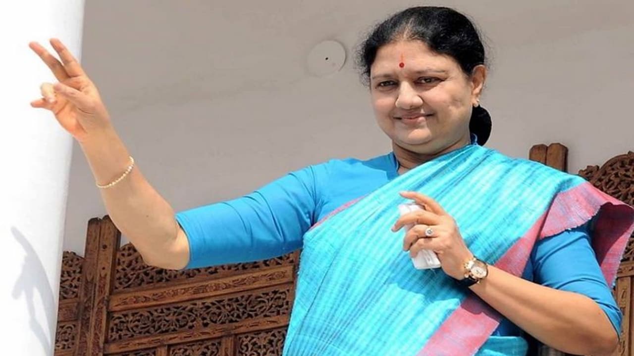 இரு தினங்களில் சசிகலா விடுதலை தகவல்..? வழக்கறிஞர் தகவலால் பரபரப்பாகும் சசிகலா முகாம்..! இரு தினங்களில் சசிகலா விடுதலை தகவல்..? வழக்கறிஞர் தகவலால் பரபரப்பாகும் சசிகலா முகாம்..!