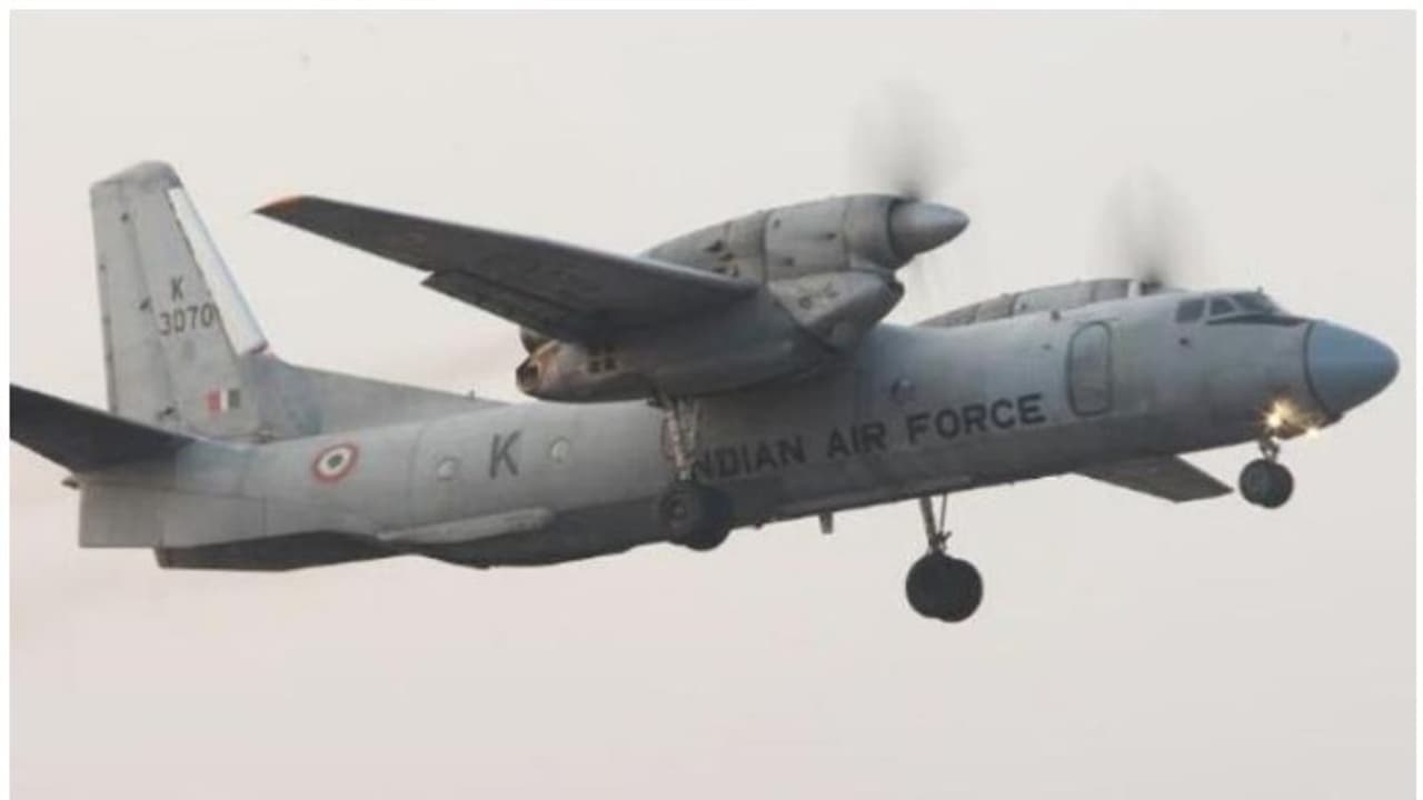 ಪತನಗೊಂಡಿದ್ದ ವಿಮಾನದಲ್ಲಿದ್ದ 13 ಯೋಧರ ಶವಗಳು ಪತ್ತೆ ಪತನಗೊಂಡಿದ್ದ ವಿಮಾನದಲ್ಲಿದ್ದ 13 ಯೋಧರ ಶವಗಳು ಪತ್ತೆ