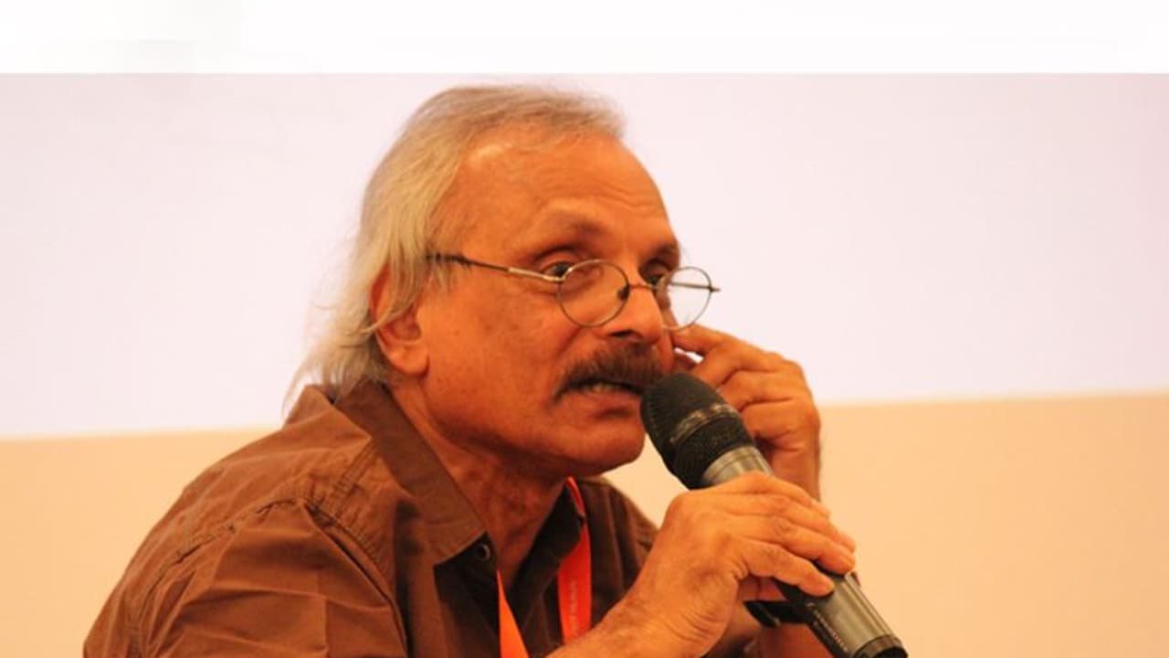 'പട്ടികളുടെ റിപ്പബ്ലിക്, പട്ടികളെയും കുഴികളെയും പേടിച്ച് നടക്കാന് കഴിയാത്ത അവസ്ഥ'; വിമര്ശിച്ച് മുകുന്ദന് 'പട്ടികളുടെ റിപ്പബ്ലിക്, പട്ടികളെയും കുഴികളെയും പേടിച്ച് നടക്കാന് കഴിയാത്ത അവസ്ഥ'; വിമര്ശിച്ച് മുകുന്ദന്