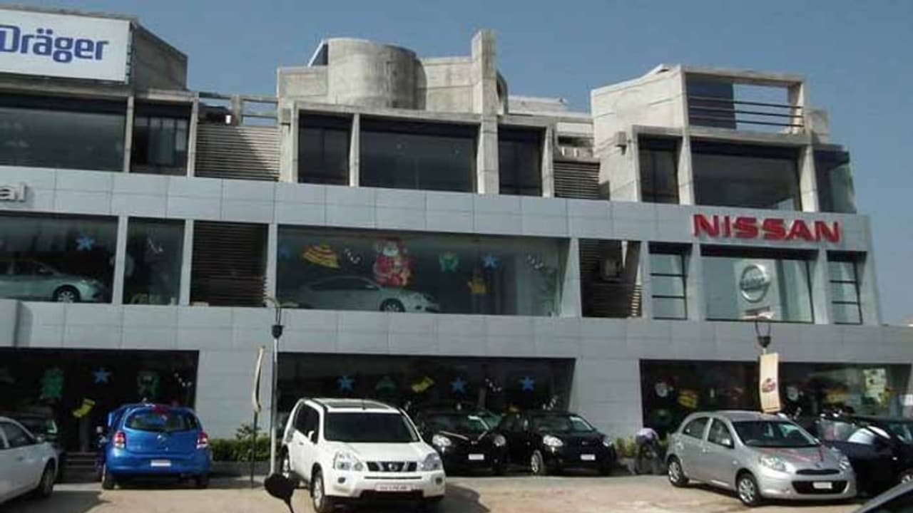 పూజ చేయిస్తామనే సాకుతో రూ.2 లక్షలకే 19 లక్షల ఎస్యూవీ పూజ చేయిస్తామనే సాకుతో రూ.2 లక్షలకే 19 లక్షల ఎస్యూవీ