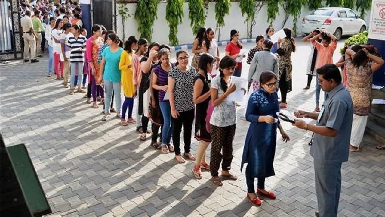 நீட் தேர்வர்கள் கவனிக்க வேண்டிய வழிமுறைகள் ; இவற்றுக்கெல்லாம் அனுமதி கிடையாது ?