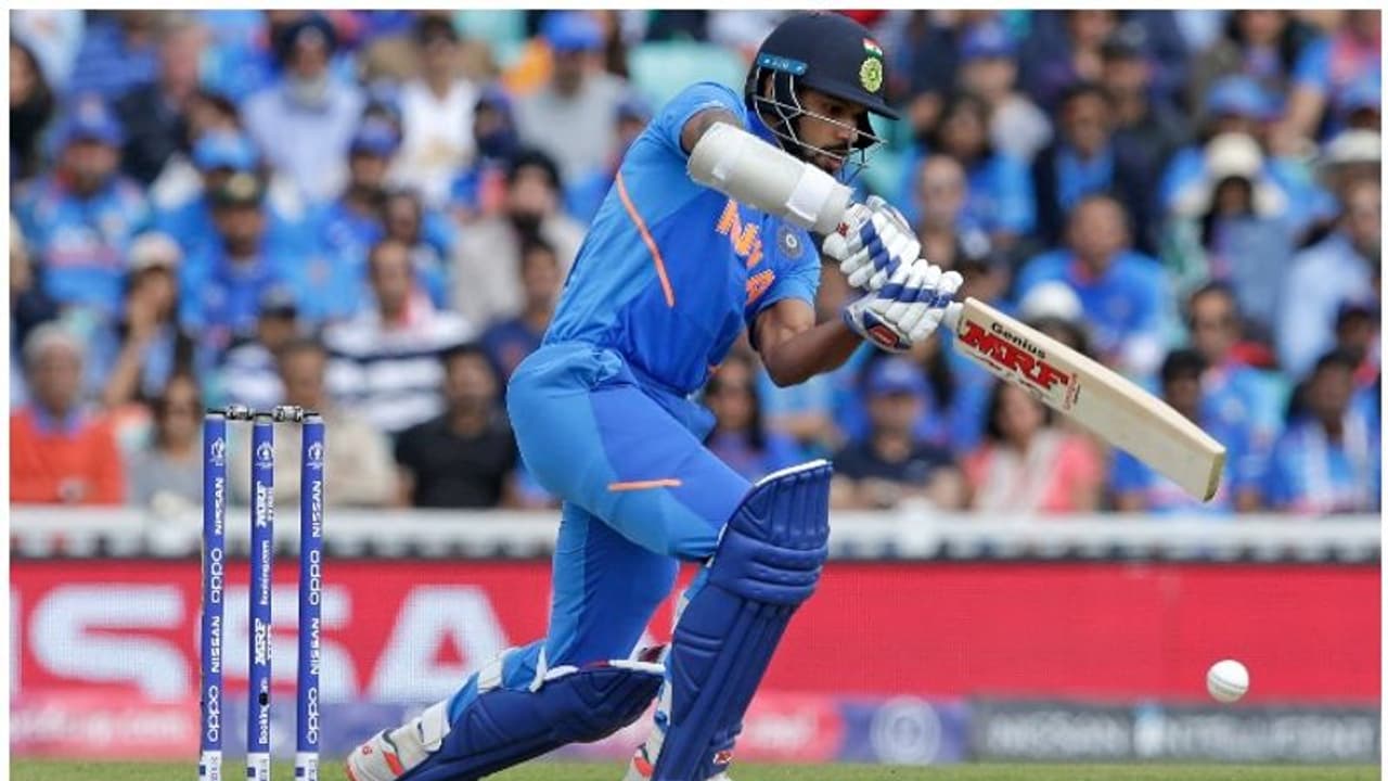 സ്റ്റാര്ക്കിനെ സൂക്ഷിച്ച് നേരിട്ട് ധവാനും രോഹിത്തും; ഇന്ത്യക്ക് പതിഞ്ഞ തുടക്കം സ്റ്റാര്ക്കിനെ സൂക്ഷിച്ച് നേരിട്ട് ധവാനും രോഹിത്തും; ഇന്ത്യക്ക് പതിഞ്ഞ തുടക്കം