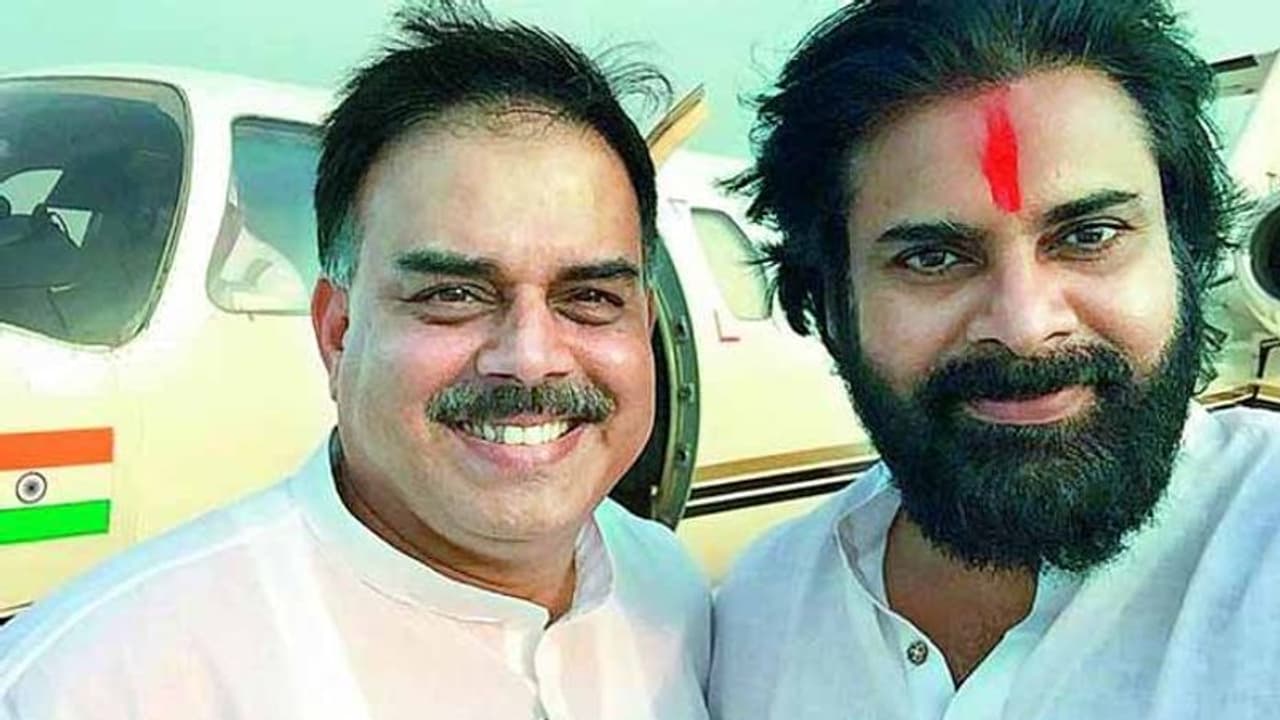 నాదెండ్ల మనోహర్ పార్టీని వదలరు: స్పష్టం చేసిన జనసేన నాదెండ్ల మనోహర్ పార్టీని వదలరు: స్పష్టం చేసిన జనసేన