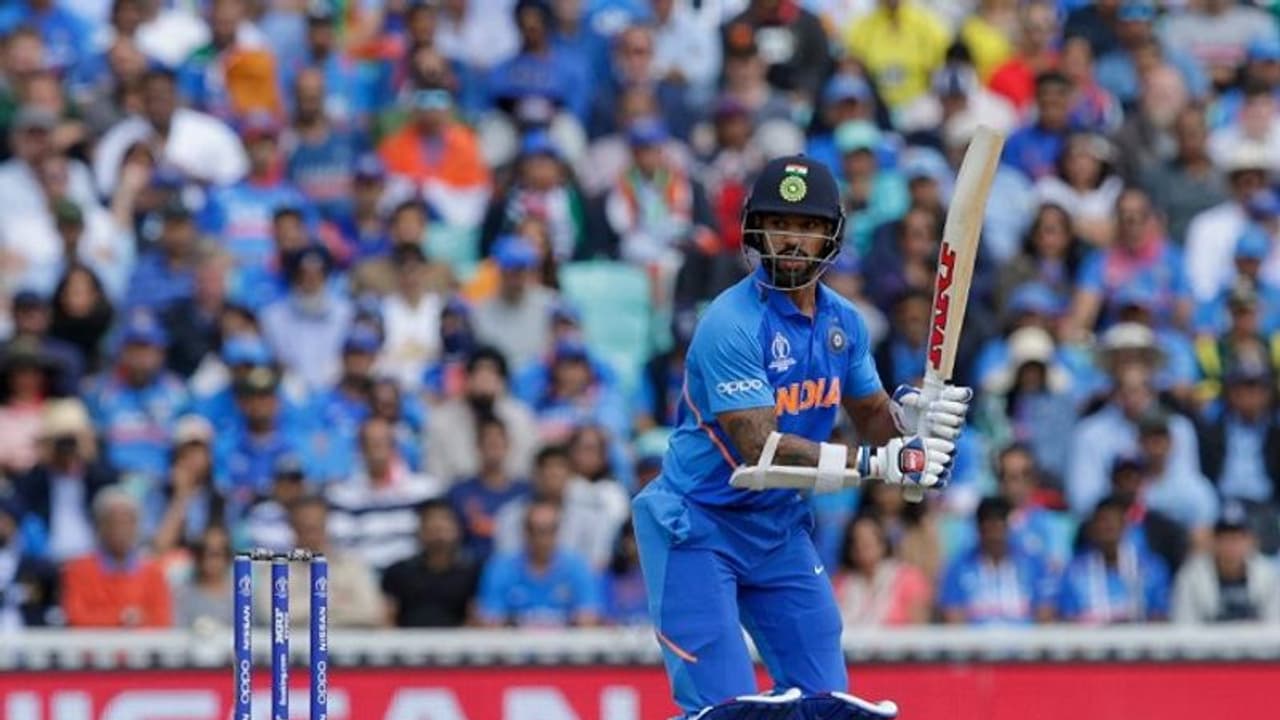 ವಿಶ್ವಕಪ್ 2019: ಧವನ್ ಭರ್ಜರಿ ಸೆಂಚುರಿ ಆಸೀಸ್ಗೆ 353 ರನ್ ಗುರಿ ವಿಶ್ವಕಪ್ 2019: ಧವನ್ ಭರ್ಜರಿ ಸೆಂಚುರಿ ಆಸೀಸ್ಗೆ 353 ರನ್ ಗುರಿ