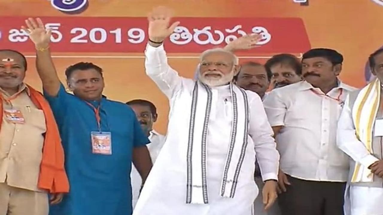 Prime Minister Modi makes brief stop in Andhra Pradesh, assures Jaganmohan Reddy of BJP’s support Prime Minister Modi makes brief stop in Andhra Pradesh, assures Jaganmohan Reddy of BJP’s support