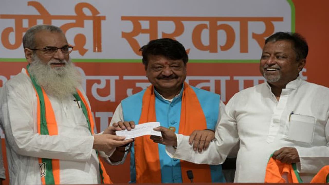 মণিরুল কাণ্ড থেকে শিক্ষা, তৃণমূল বিধায়কদের দলে নিতে দুই শর্ত বিজেপি র মণিরুল কাণ্ড থেকে শিক্ষা, তৃণমূল বিধায়কদের দলে নিতে দুই শর্ত বিজেপি র