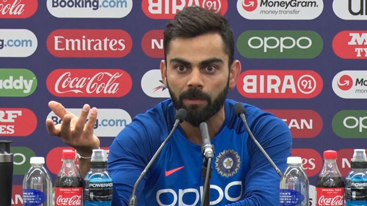 സ്മിത്തിന് വേണ്ടി മാപ്പു പറഞ്ഞ സംഭവം; കോലിയെ പ്രകീര്ത്തിച്ച് മുന് താരങ്ങള് സ്മിത്തിന് വേണ്ടി മാപ്പു പറഞ്ഞ സംഭവം; കോലിയെ പ്രകീര്ത്തിച്ച് മുന് താരങ്ങള്