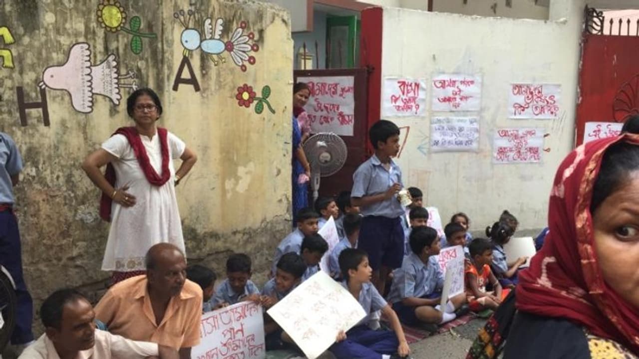 প্রমোটারের দাদাগিরি শহরে, গোলপার্কে উঠে যাচ্ছে বস্তির শিশুদের স্কুল প্রমোটারের দাদাগিরি শহরে, গোলপার্কে উঠে যাচ্ছে বস্তির শিশুদের স্কুল