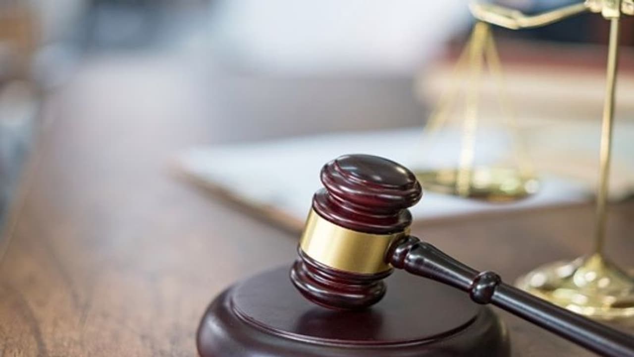 সিপিএম নেতার ছেলের বিরুদ্ধে ধর্ষণের মামলায় লুকআউট নোটিশ পুলিশের সিপিএম নেতার ছেলের বিরুদ্ধে ধর্ষণের মামলায় লুকআউট নোটিশ পুলিশের