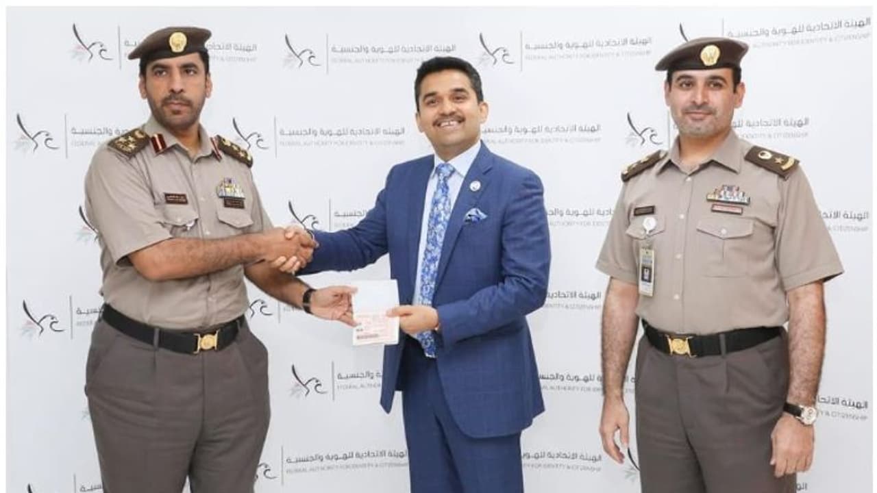 യുവ വ്യവസായി ഡോ. ഷംഷീർ വയലിലിന് യുഎഇയുടെ ആജീവനാന്ത വിസ യുവ വ്യവസായി ഡോ. ഷംഷീർ വയലിലിന് യുഎഇയുടെ ആജീവനാന്ത വിസ