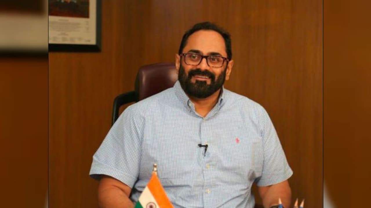 भारत में व्यापार या कंज्यूमर के साथ डील करने वाले को मानना होगा भारतीय कानूनः राजीव चंद्रशेखर भारत में व्यापार या कंज्यूमर के साथ डील करने वाले को मानना होगा भारतीय कानूनः राजीव चंद्रशेखर