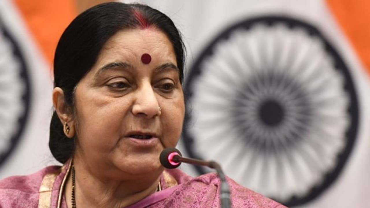 സുഷമ സ്വരാജ് ആന്ധ്രാപ്രദേശ് ഗവര്ണര് ? ആശംസാ ട്വീറ്റ് പിന്വലിച്ച് കേന്ദ്രമന്ത്രി ഹര്ഷ വര്ധന് സുഷമ സ്വരാജ് ആന്ധ്രാപ്രദേശ് ഗവര്ണര് ? ആശംസാ ട്വീറ്റ് പിന്വലിച്ച് കേന്ദ്രമന്ത്രി ഹര്ഷ വര്ധന്