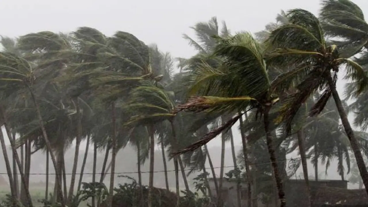 गुजरात और महाराष्ट्र के तटों से टकराएगा चक्रवात वायु, मचा सकता है तबाही गुजरात और महाराष्ट्र के तटों से टकराएगा चक्रवात वायु, मचा सकता है तबाही