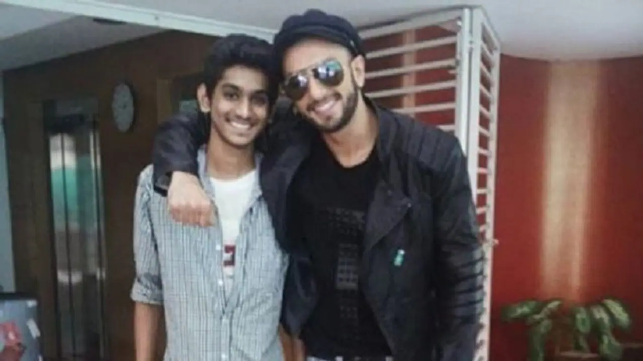 ಅಭಿಮಾನಿ ಸಾವಿಗೆ ಕಣ್ಣೀರಿಟ್ಟ ರಣವೀರ್ ಸಿಂಗ್ ಅಭಿಮಾನಿ ಸಾವಿಗೆ ಕಣ್ಣೀರಿಟ್ಟ ರಣವೀರ್ ಸಿಂಗ್