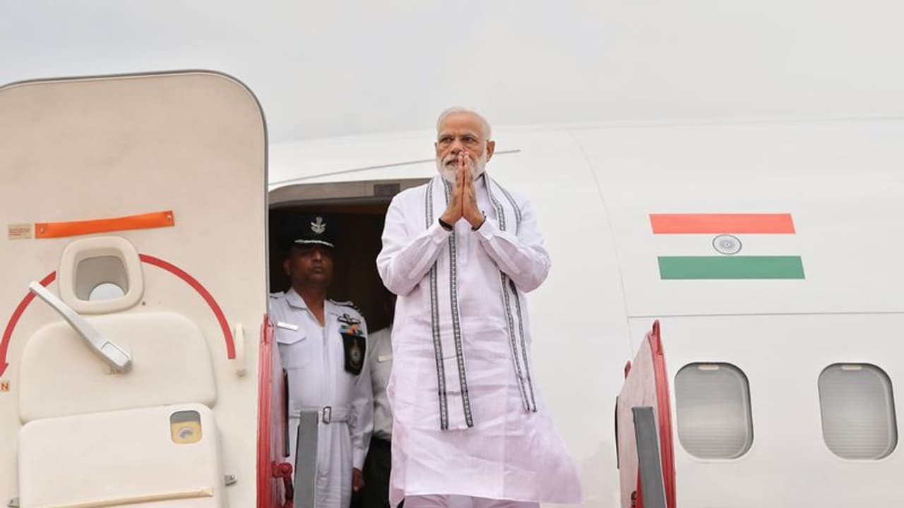 पाकिस्तान के ऊपर से उड़कर बिश्केक जाएगा पीएम मोदी का विमान