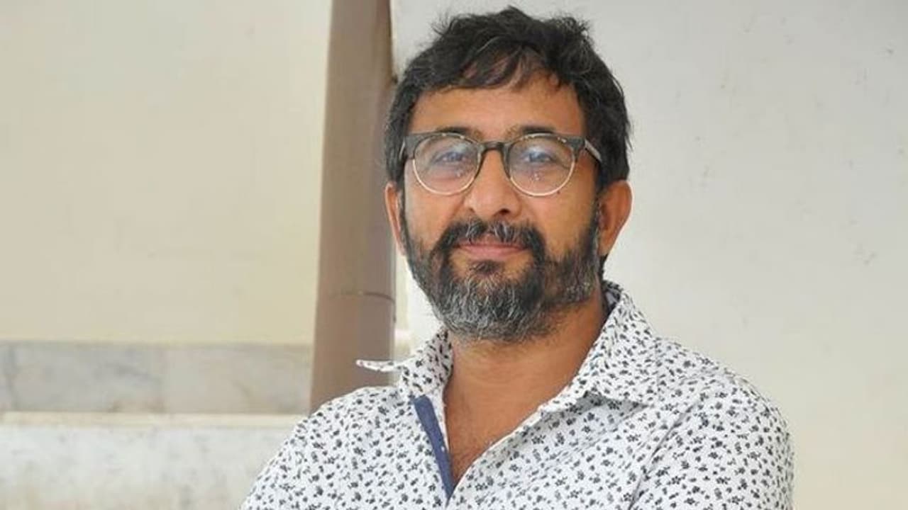 డైరక్టర్ తేజ నెక్ట్స్ సినిమాకు హీరో దొరికేసాడు! డైరక్టర్ తేజ నెక్ట్స్ సినిమాకు హీరో దొరికేసాడు!