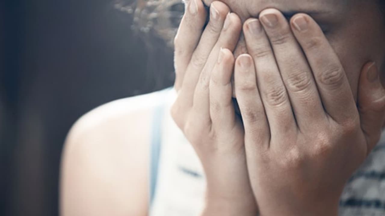 భూత వైద్యుడి రాసలీలలు: దెయ్యం వదిలిస్తానని యువతిపై అత్యాచారం భూత వైద్యుడి రాసలీలలు: దెయ్యం వదిలిస్తానని యువతిపై అత్యాచారం