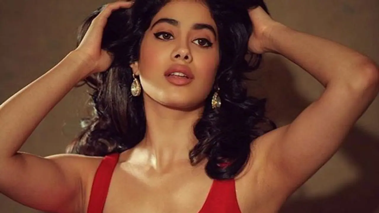 RRR: జాన్వీ కపూర్ రిజెక్ట్ చేసింది అందుకే.. మరో వాదన! RRR: జాన్వీ కపూర్ రిజెక్ట్ చేసింది అందుకే.. మరో వాదన!