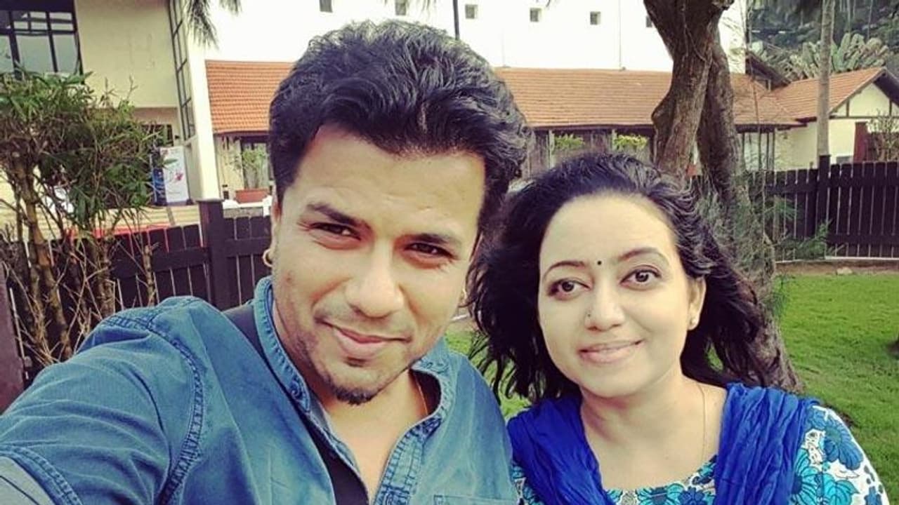 'തൃശൂരിലേക്കുള്ള യാത്രയെന്തിന്? സാമ്പത്തിക ഇടപാടുകള് എന്തെല്ലാം?' ലക്ഷ്മിയുടെ മൊഴിയെടുത്ത് സിബിഐ 'തൃശൂരിലേക്കുള്ള യാത്രയെന്തിന്? സാമ്പത്തിക ഇടപാടുകള് എന്തെല്ലാം?' ലക്ഷ്മിയുടെ മൊഴിയെടുത്ത് സിബിഐ