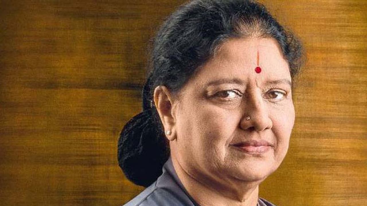 செல்லாத நோட்டுகளை மாற்ற ரூ.237 கோடியை 6 பைசா வட்டிக்கு விட்ட சசிகலா... குடோனுக்குள் நடந்த தில்லாலங்கடி..! செல்லாத நோட்டுகளை மாற்ற ரூ.237 கோடியை 6 பைசா வட்டிக்கு விட்ட சசிகலா... குடோனுக்குள் நடந்த தில்லாலங்கடி..!