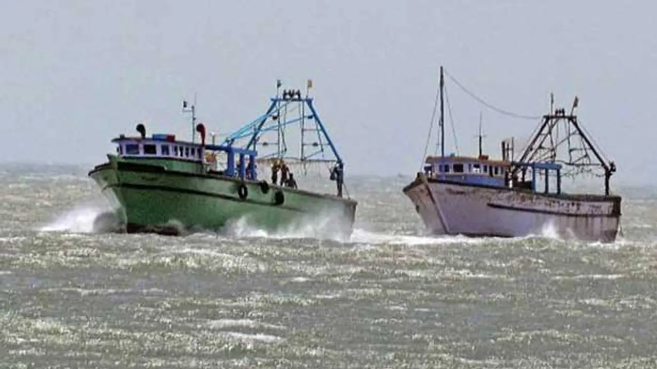 ধেয়ে আসছে শক্তিশালী ঘূর্ণিঝড় 'বায়ু'! জারি হল রেড অ্যালার্ট ধেয়ে আসছে শক্তিশালী ঘূর্ণিঝড় 'বায়ু'! জারি হল রেড অ্যালার্ট