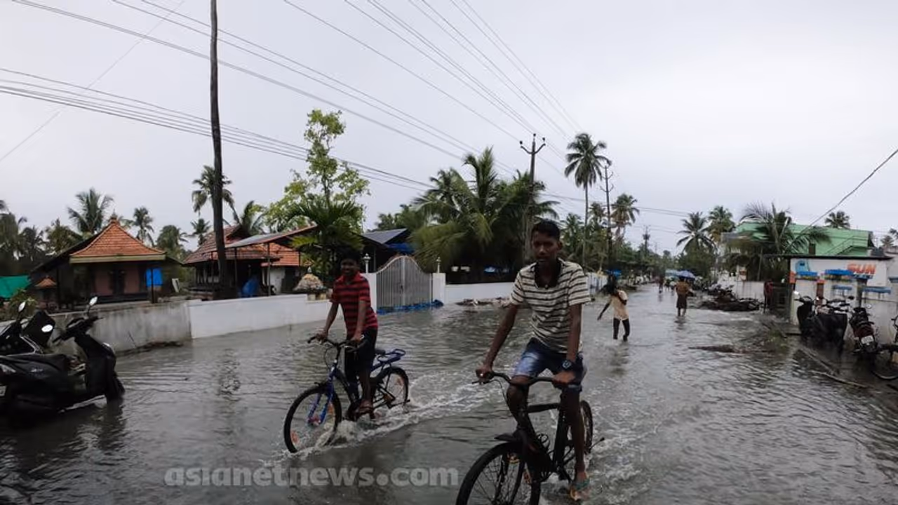 'വായു' ചുഴലിക്കാറ്റ് ഗുജറാത്തിലേക്ക്: കേരളത്തിൽ 9 ജില്ലകളിൽ യെല്ലോ അലർട്ട് 'വായു' ചുഴലിക്കാറ്റ് ഗുജറാത്തിലേക്ക്: കേരളത്തിൽ 9 ജില്ലകളിൽ യെല്ലോ അലർട്ട്