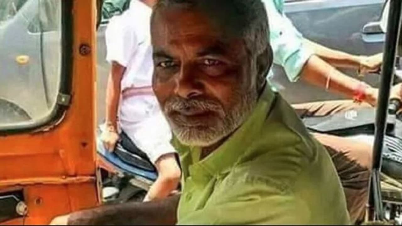 ಫ್ಯಾಕ್ಟ್ ಚೆಕ್: ಆಟೋ ಓಡಿಸಿ ಜೀವನ ಸಾಗಿಸುತ್ತಿದ್ದಾರಾ ಮೋದಿ ಸಹೋದರ? ಫ್ಯಾಕ್ಟ್ ಚೆಕ್: ಆಟೋ ಓಡಿಸಿ ಜೀವನ ಸಾಗಿಸುತ್ತಿದ್ದಾರಾ ಮೋದಿ ಸಹೋದರ?