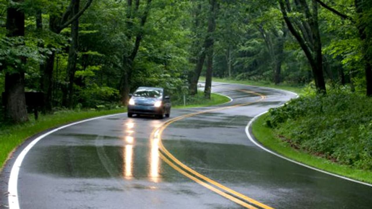 നനഞ്ഞ റോഡിലെ ഡ്രൈവിംഗ്, ഇക്കാര്യങ്ങള്‍ ശ്രദ്ധിക്കുക