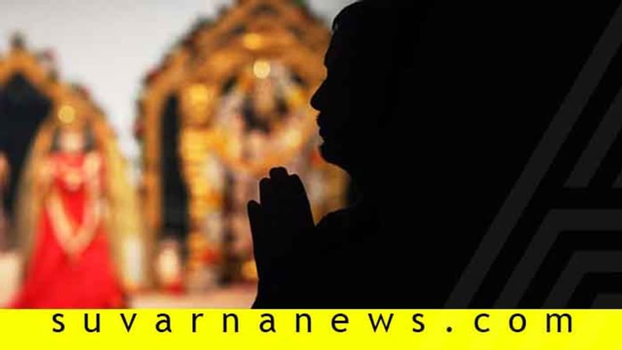 ದೇವಾಲಯಕ್ಕೆ ಹೋಗಿ, ಹಿಂಗೆಲ್ಲಾ ಮಾಡೋದ್ ಸರೀನಾ? ದೇವಾಲಯಕ್ಕೆ ಹೋಗಿ, ಹಿಂಗೆಲ್ಲಾ ಮಾಡೋದ್ ಸರೀನಾ?