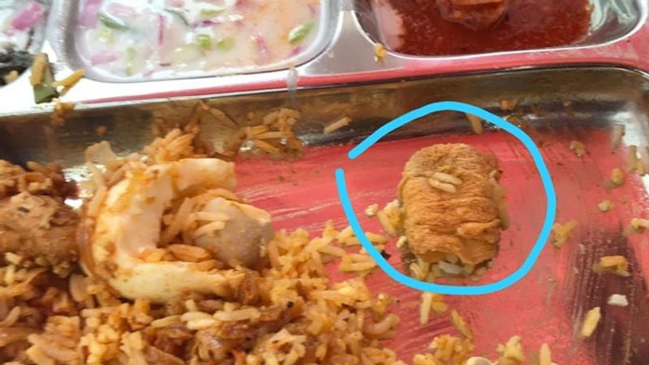 ബിരിയാണിയില് 'ബാന്ഡേജ്'; ജീവനക്കാരിയുടെ പോസ്റ്റ് വെറലായതോടെ കടയടപ്പിച്ച് ടെക്നോപാർക്ക് അധികൃതര് ബിരിയാണിയില് 'ബാന്ഡേജ്'; ജീവനക്കാരിയുടെ പോസ്റ്റ് വെറലായതോടെ കടയടപ്പിച്ച് ടെക്നോപാർക്ക് അധികൃതര്