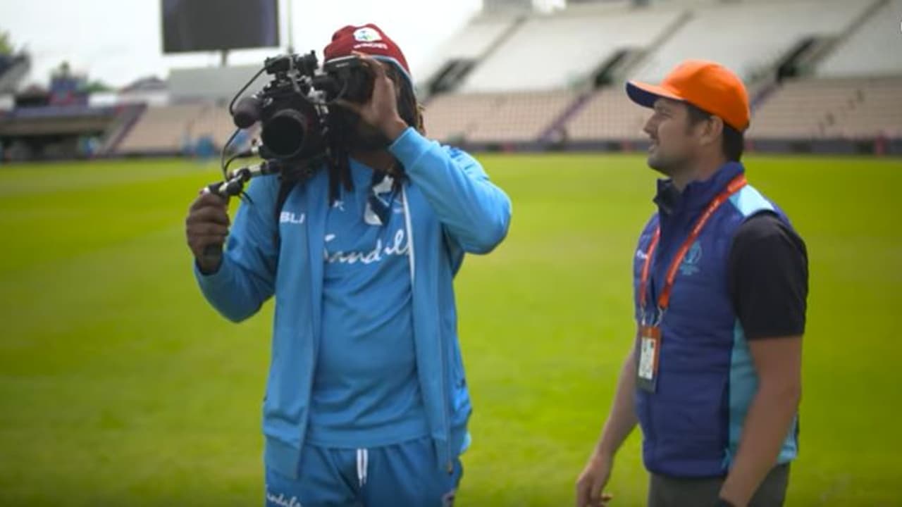 ലോകകപ്പിലെ ഈ ക്യാമറാമാന് ആള് ചില്ലറക്കാരനല്ല ലോകകപ്പിലെ ഈ ക്യാമറാമാന് ആള് ചില്ലറക്കാരനല്ല