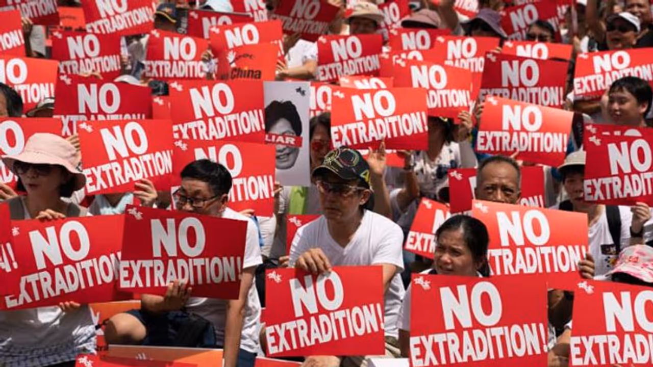 കുറ്റവാളികളെ വിട്ടുനല്കല്: ഹോങ്കോങ്ങില് ചൈനാവിരുദ്ധ പ്രക്ഷോഭം ശക്തമാവുന്നു കുറ്റവാളികളെ വിട്ടുനല്കല്: ഹോങ്കോങ്ങില് ചൈനാവിരുദ്ധ പ്രക്ഷോഭം ശക്തമാവുന്നു