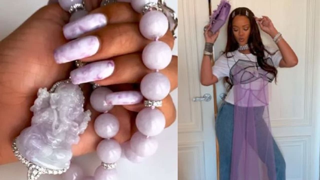 গলায় গণেশের মূর্তি ঝোলালেন রিহানা! মার্কিন পপস্টারকে নিয়ে চর্চায় নেটিজেনরা গলায় গণেশের মূর্তি ঝোলালেন রিহানা! মার্কিন পপস্টারকে নিয়ে চর্চায় নেটিজেনরা