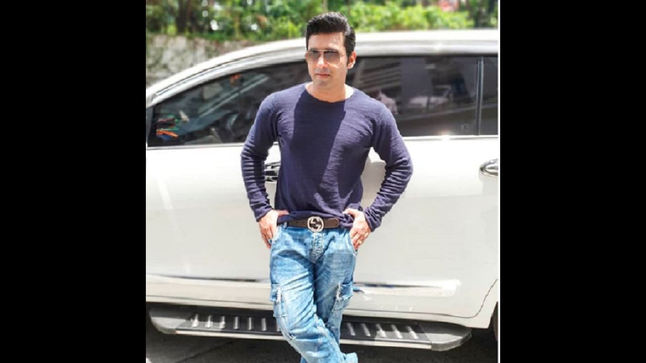 সম্পর্কের বরফ গলালেন অঙ্কুশ! বং গাই এর উদ্দেশে সোশ্যাল মিডিয়ায় পোস্ট অভিনেতার