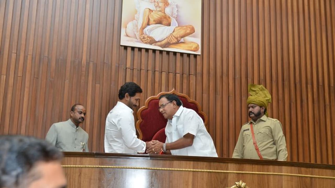 మాకు చెప్పనే లేదు: జగన్పై విరుచుకుపడ్డ చంద్రబాబు మాకు చెప్పనే లేదు: జగన్పై విరుచుకుపడ్డ చంద్రబాబు