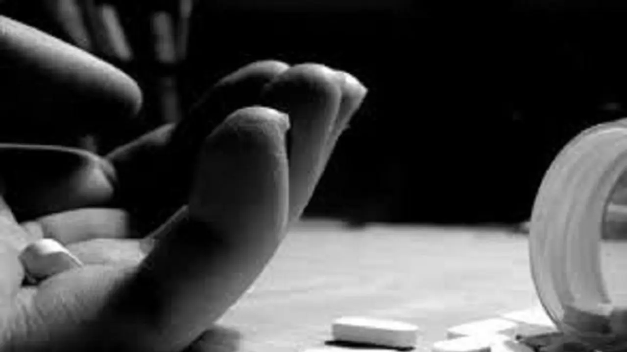 சென்னையில் பரபரப்பு... ஐஏஎஸ்., அதிகாரி மனைவி கழுத்தை அறுத்துக் கொண்டு தற்கொலை..! சென்னையில் பரபரப்பு... ஐஏஎஸ்., அதிகாரி மனைவி கழுத்தை அறுத்துக் கொண்டு தற்கொலை..!