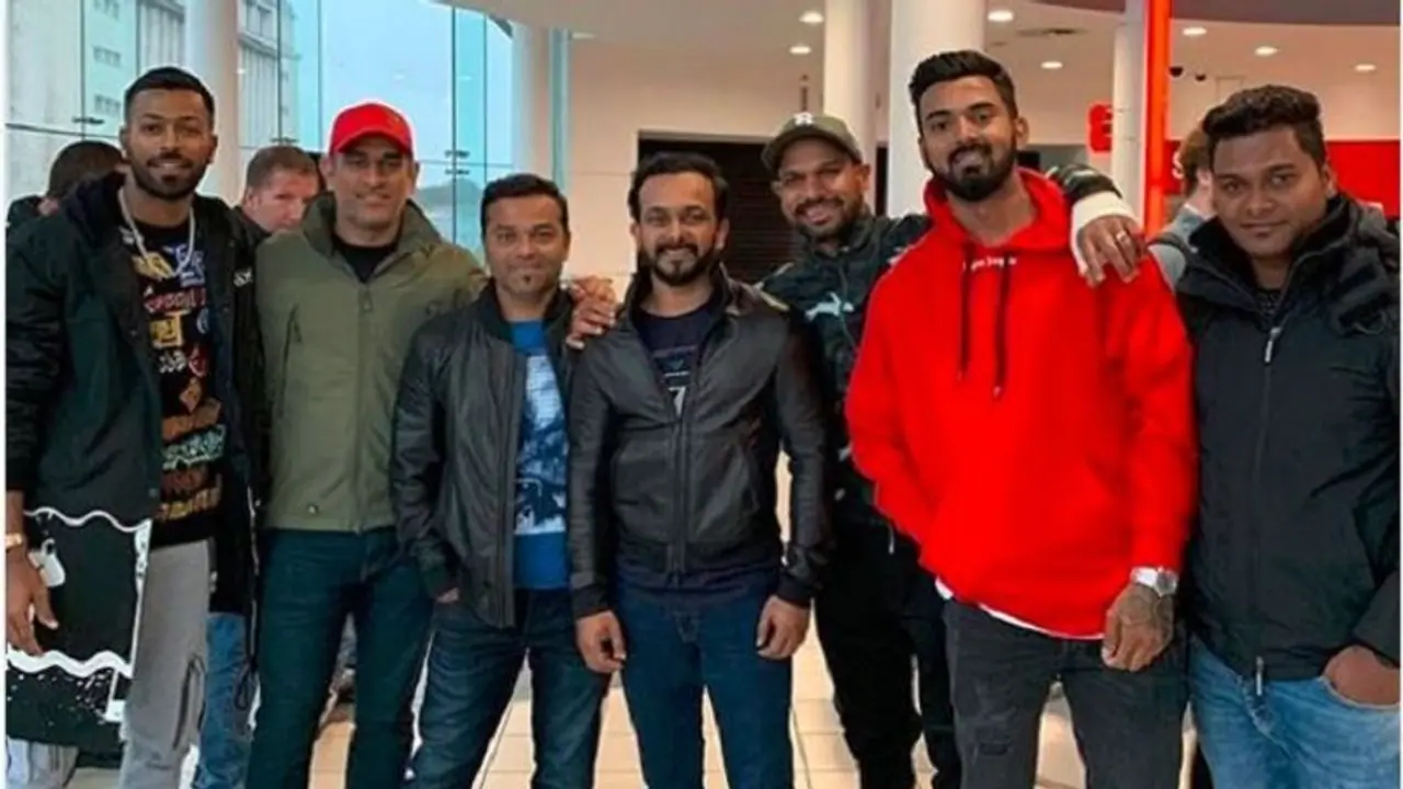 ವಿಶ್ವಕಪ್ 2019: ಟೀಂ ಇಂಡಿಯಾ ರಿಲಾಕ್ಸ್ ಸಲ್ಮಾನ್ ಮೂವಿ ನೋಡಿ ಮಸ್ತಿ! ವಿಶ್ವಕಪ್ 2019: ಟೀಂ ಇಂಡಿಯಾ ರಿಲಾಕ್ಸ್ ಸಲ್ಮಾನ್ ಮೂವಿ ನೋಡಿ ಮಸ್ತಿ!