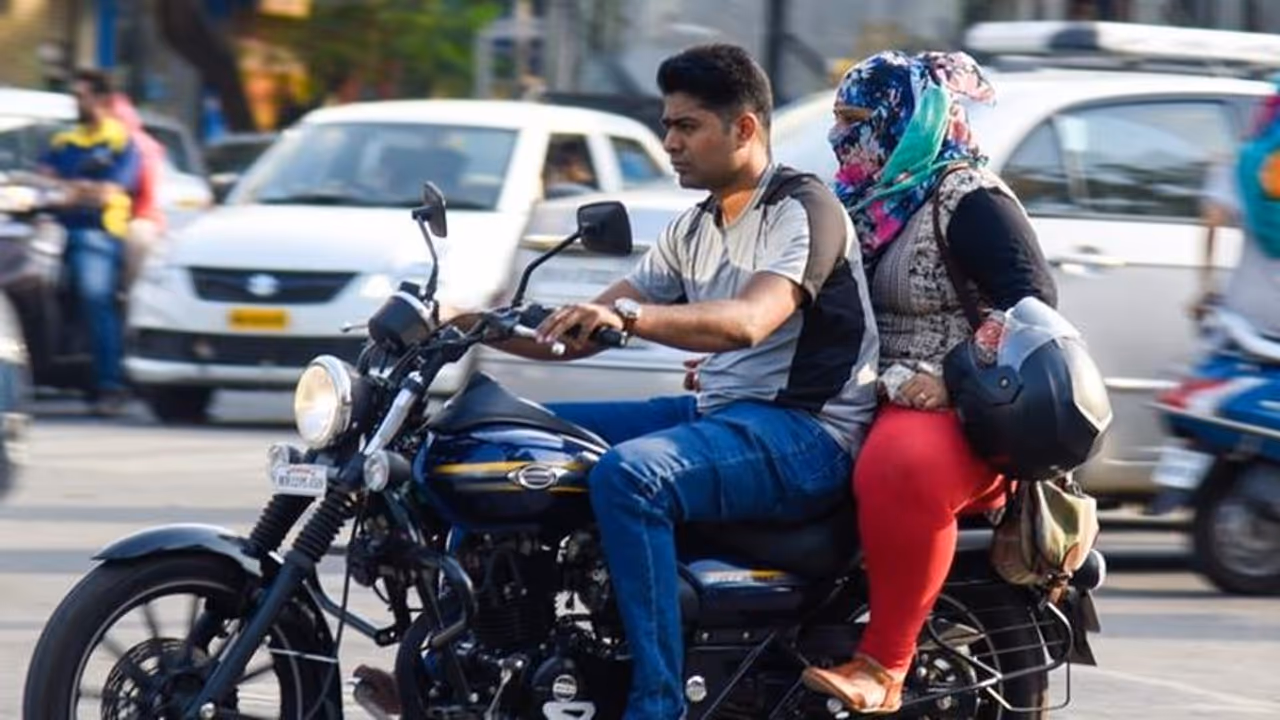 కొంపముంచిన ట్రాఫిక్ ఛలానా.. సీసీకెమెరాలతో బయటపడ్డ 'ఎఫైర్'.. కొంపముంచిన ట్రాఫిక్ ఛలానా.. సీసీకెమెరాలతో బయటపడ్డ 'ఎఫైర్'..