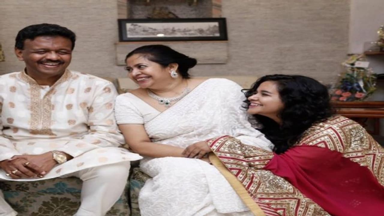 মুখ পুড়ল রাজ্যের, ডাক্তারদের পাশে ববি হাকিমের মেয়ে মুখ পুড়ল রাজ্যের, ডাক্তারদের পাশে ববি হাকিমের মেয়ে