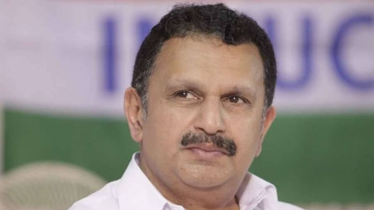 നിയന്ത്രണം പൊലീസിനെങ്കിൽ പിണറായി ഒന്നിനും കൊള്ളാത്തവൻ: കെ മുരളീധരൻ നിയന്ത്രണം പൊലീസിനെങ്കിൽ പിണറായി ഒന്നിനും കൊള്ളാത്തവൻ: കെ മുരളീധരൻ