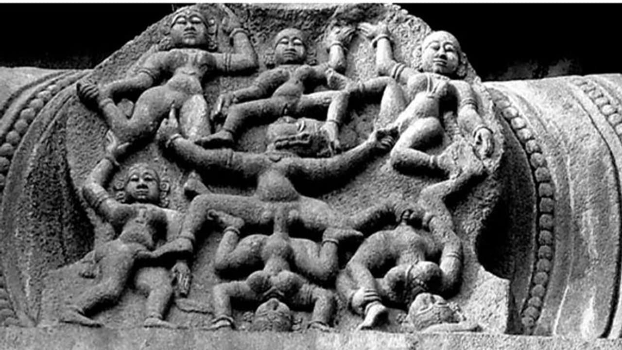 Khajuraho ಅಂದರೆ ಲೈಂಗಿಕ ಶಿಲ್ಪ ಅಷ್ಟೇ ಅಲ್ಲ! ಇವೂ ನಿಮಗೆ ಗೊತ್ತಿರಲಿ Khajuraho ಅಂದರೆ ಲೈಂಗಿಕ ಶಿಲ್ಪ ಅಷ್ಟೇ ಅಲ್ಲ! ಇವೂ ನಿಮಗೆ ಗೊತ್ತಿರಲಿ