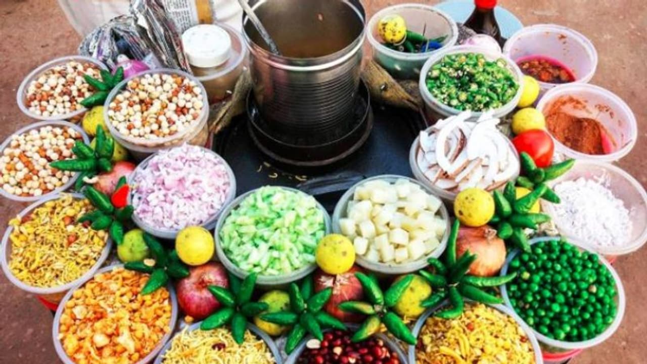 বিশ্বকাপের মরশুমে ঝালমুড়ির বিশ্বায়ন, দেখুন ভাইরাল ভিডিও বিশ্বকাপের মরশুমে ঝালমুড়ির বিশ্বায়ন, দেখুন ভাইরাল ভিডিও